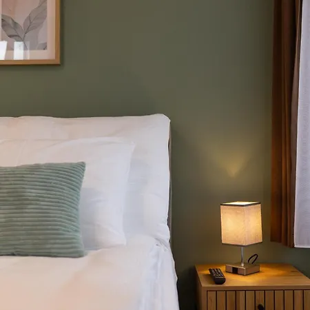 Stayy Nº7 & -self Check-in Apartmanhotel 3*