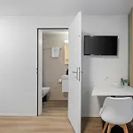 Stayy Nº7 & - Premium 24h Self Check-in 3* Zürih