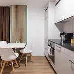 Stayy Nº7 & - Premium 24h Self Check-in Apart Otel Zürih